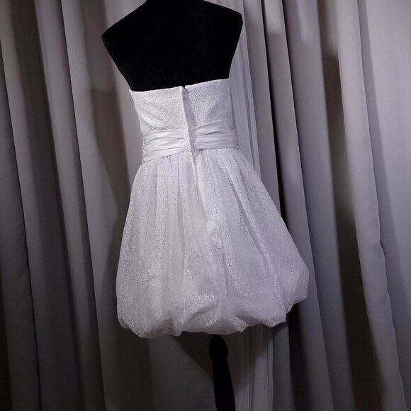 David's Bridal Galina Short and Strapless Bubble Hem White Formal Dress Size 10 - Picture 4 of 11